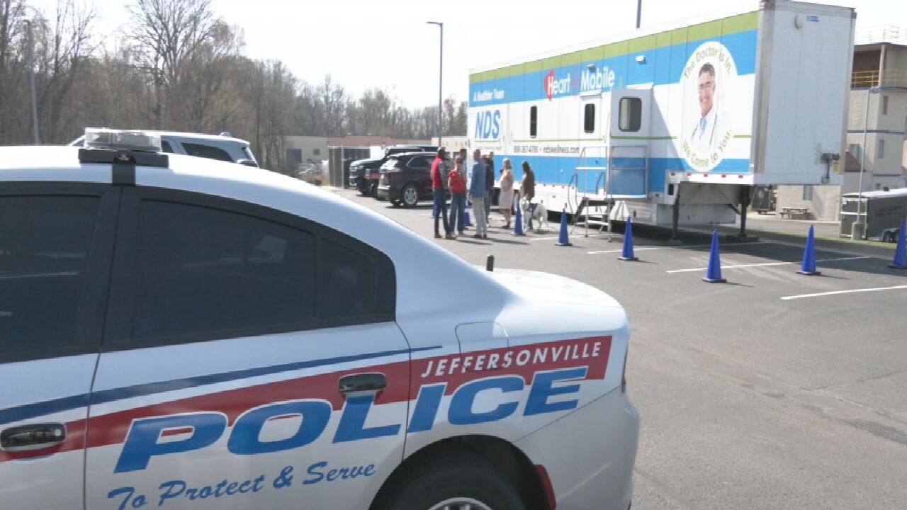 Mobile medical unit offers crucial health exams to Jeffersonville police officers